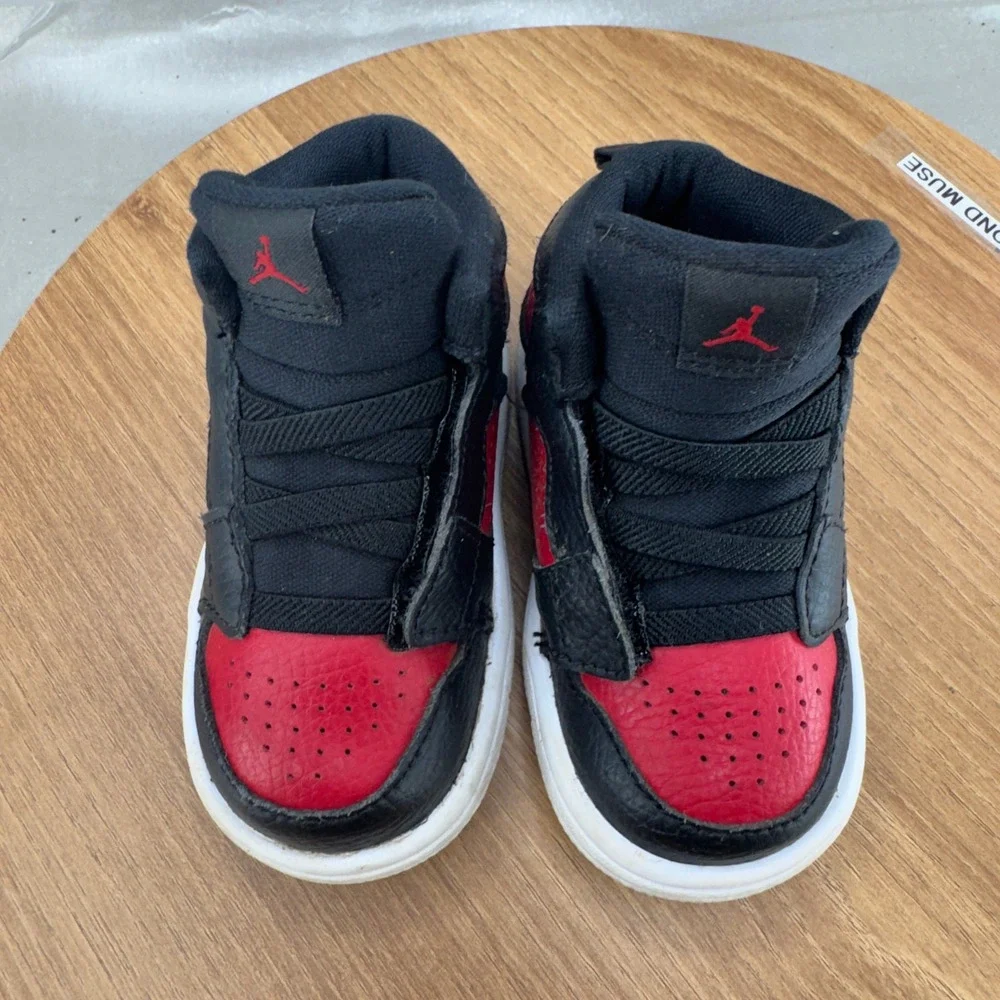 Jordan 1 Mid Toddler 5C Black Red AV7944-006 Basketball Sneakers Streetwear